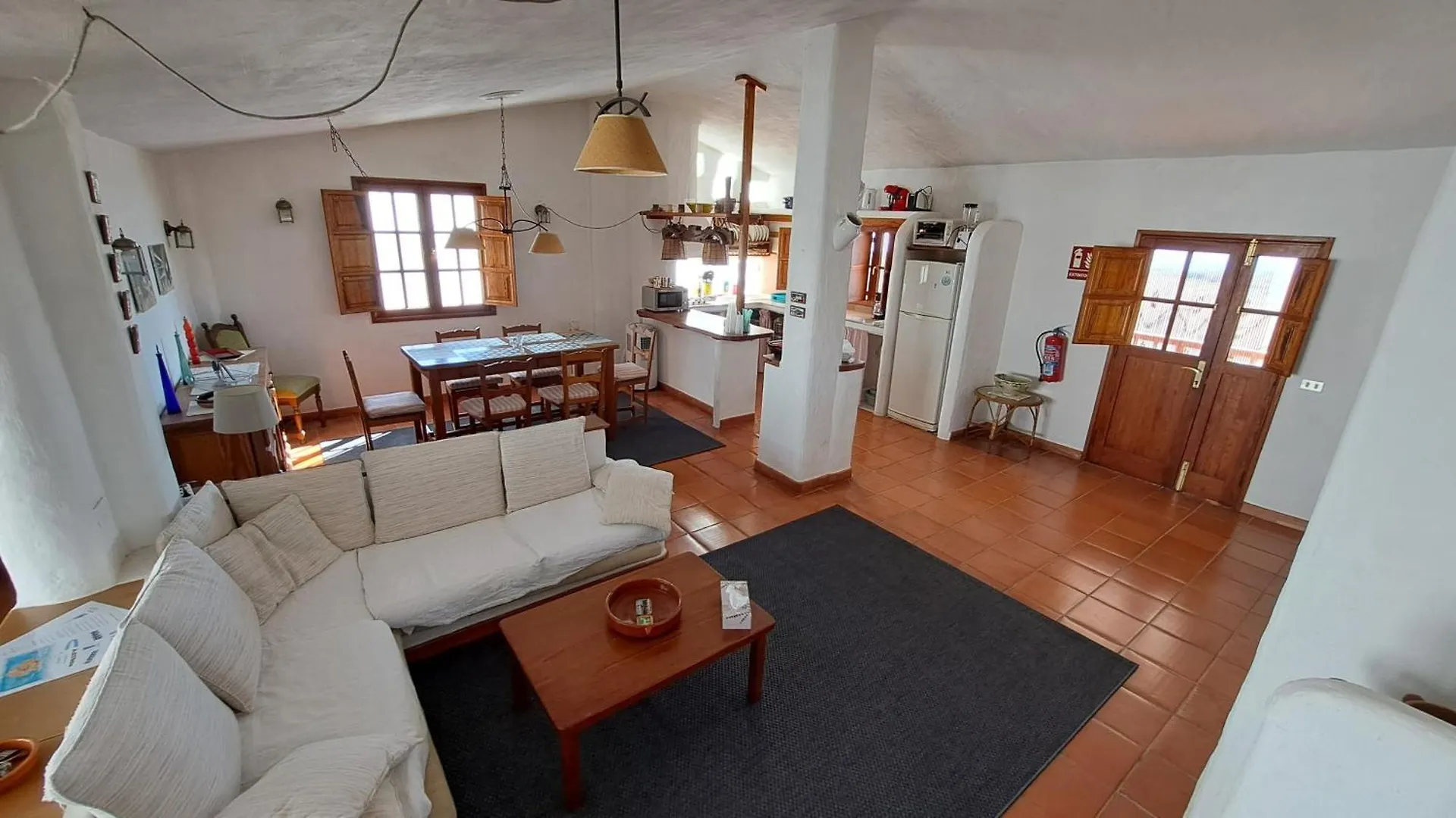 סאלוברה Remarkable 3-Bedroom House 'Villa' Finca Vistamar ספרד